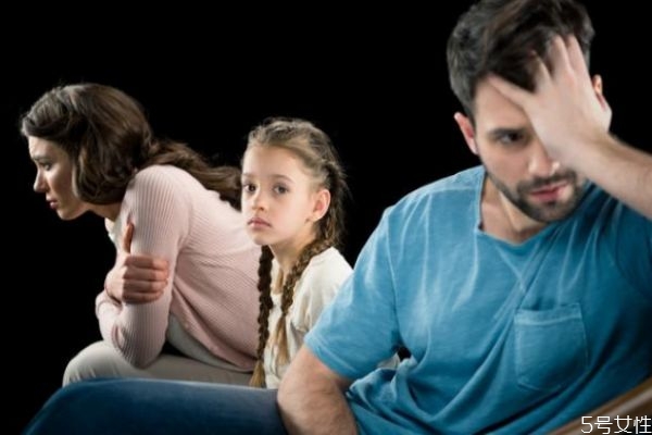 原生家庭父親強(qiáng)勢對兒子的影響 原生家庭父親暴躁 原生家庭父親強(qiáng)勢對兒子的影響 原生家庭父親暴躁