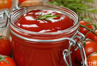 番茄沙司可以當(dāng)番茄醬用嗎 番茄醬和番茄沙司哪個好吃 番茄沙司可以當(dāng)番茄醬用嗎 番茄醬和番茄沙司哪個好吃