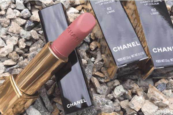 香奈兒口紅標志是什么 香奈兒口紅分為幾個系列 香奈兒口紅標志是什么 香奈兒口紅分為幾個系列
