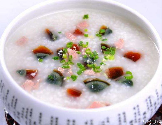 皮蛋瘦肉粥用什么米 皮蛋瘦肉粥要和米一起放嗎 皮蛋瘦肉粥用什么米 皮蛋瘦肉粥要和米一起放嗎