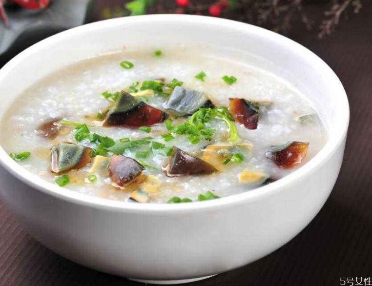 皮蛋瘦肉粥米用提前泡嗎 皮蛋瘦肉粥用生米還是熟米 皮蛋瘦肉粥米用提前泡嗎 皮蛋瘦肉粥用生米還是熟米