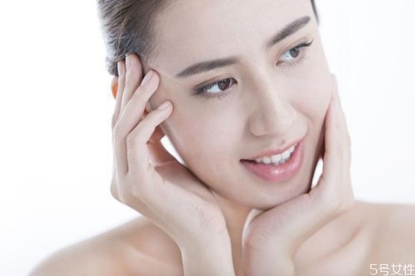 沒(méi)有卸妝水可以用香皂嗎 忘記帶卸妝的如何急救 沒(méi)有卸妝水可以用香皂嗎 忘記帶卸妝的如何急救