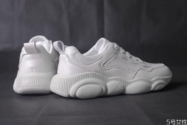 老爹鞋配什么褲子好看 老爹鞋的幾種經(jīng)典穿搭 老爹鞋配什么褲子好看 老爹鞋的幾種經(jīng)典穿搭