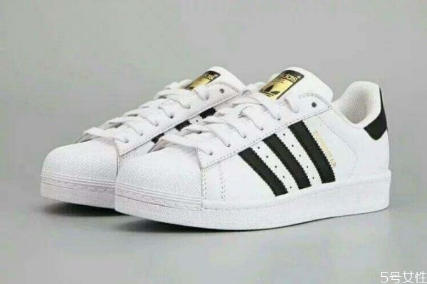 貝殼頭鞋配什么褲子好看 貝殼頭鞋底硬嗎 貝殼頭鞋配什么褲子好看 貝殼頭鞋底硬嗎