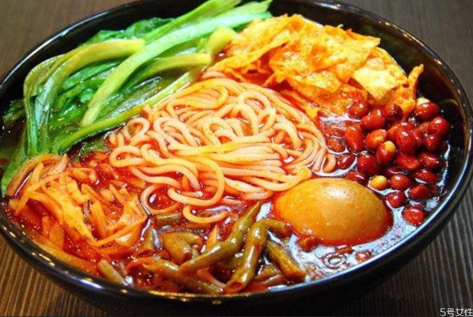 晚上吃螺螄粉會(huì)不會(huì)胖 一碗螺螄粉的熱量相當(dāng)于幾碗飯 晚上吃螺螄粉會(huì)不會(huì)胖 一碗螺螄粉的熱量相當(dāng)于幾碗飯