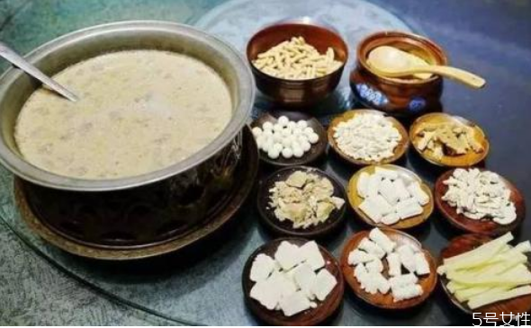 馬奶酒怎么喝 馬奶酒保質(zhì)期多長(zhǎng)時(shí)間 馬奶酒怎么喝 馬奶酒保質(zhì)期多長(zhǎng)時(shí)間