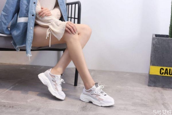 老爹鞋怎么搭好看 老爹鞋好看的搭配 老爹鞋怎么搭好看 老爹鞋好看的搭配