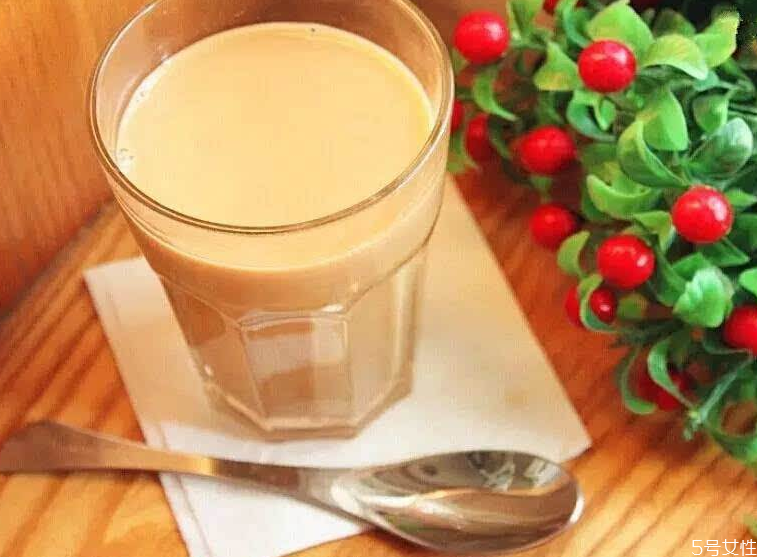 為什么自己煮奶茶有絮狀物 制作奶茶為何會(huì)出現(xiàn)沉淀現(xiàn)象 為什么自己煮奶茶有絮狀物 制作奶茶為何會(huì)出現(xiàn)沉淀現(xiàn)象