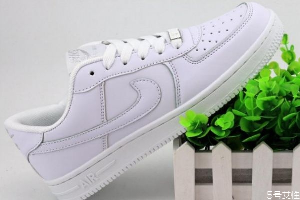 男的40碼能穿女40碼鞋嗎 女碼40和男碼40差多少 男的40碼能穿女40碼鞋嗎 女碼40和男碼40差多少