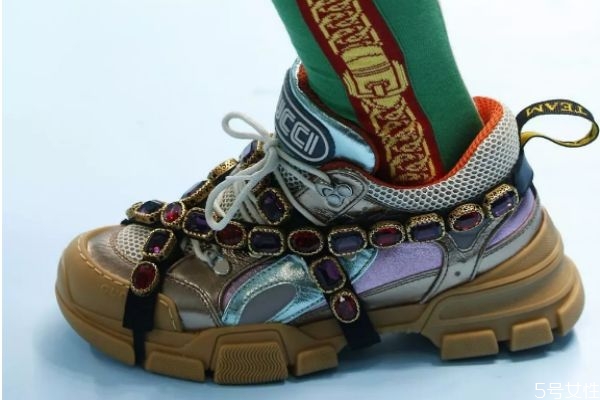 老爹鞋原版是什么牌子 老爹鞋最早誰家出的 老爹鞋原版是什么牌子 老爹鞋最早誰家出的