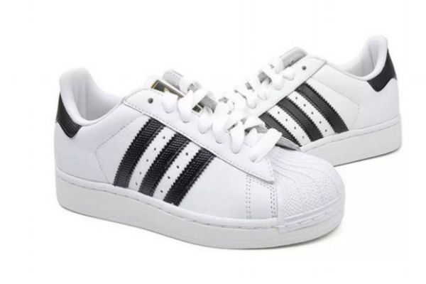 板鞋搭裙子好看嗎 板鞋搭配什么衣服好看 板鞋搭裙子好看嗎 板鞋搭配什么衣服好看