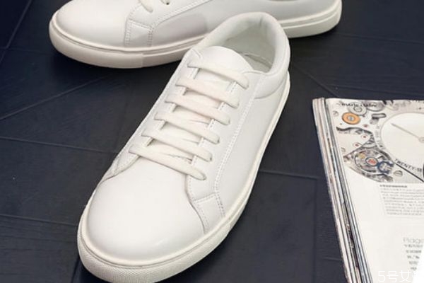 板鞋搭裙子好看嗎 板鞋搭配什么衣服好看 板鞋搭裙子好看嗎 板鞋搭配什么衣服好看