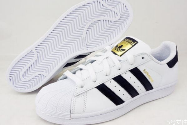 貝殼頭鞋配什么褲子好看 貝殼頭鞋底硬嗎 貝殼頭鞋配什么褲子好看 貝殼頭鞋底硬嗎