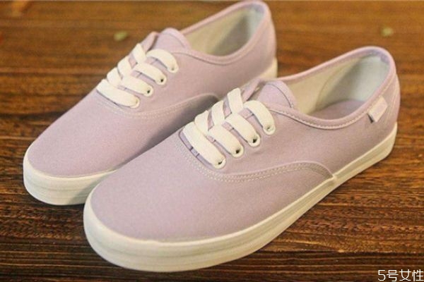 男的40碼能穿女40碼鞋嗎 女碼40和男碼40差多少 男的40碼能穿女40碼鞋嗎 女碼40和男碼40差多少