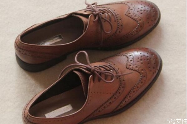 德比鞋和牛津鞋哪個(gè)好 德比鞋和牛津鞋區(qū)別 德比鞋和牛津鞋哪個(gè)好 德比鞋和牛津鞋區(qū)別