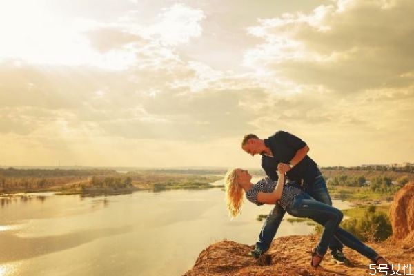 怎樣讓老公承認(rèn)出軌 怎樣才能讓老公主動(dòng)承認(rèn)外遇 怎樣讓老公承認(rèn)出軌 怎樣才能讓老公主動(dòng)承認(rèn)外遇