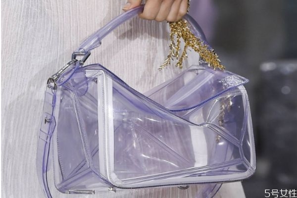 透明包怎么修復(fù)劃痕 透明包包該怎么清洗養(yǎng)護(hù) 透明包怎么修復(fù)劃痕 透明包包該怎么清洗養(yǎng)護(hù)