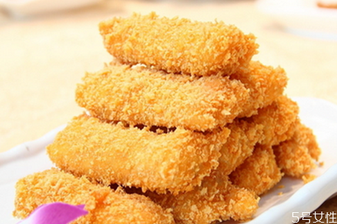 香蕉沒(méi)有面包糠怎么炸 炸香蕉不放面包糠的做法 香蕉沒(méi)有面包糠怎么炸 炸香蕉不放面包糠的做法