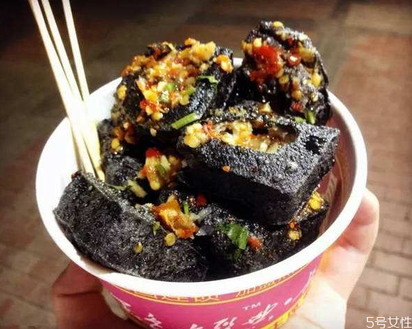 臭豆腐的熱量高不高 一碗臭豆腐大概可以胖幾斤 臭豆腐的熱量高不高 一碗臭豆腐大概可以胖幾斤