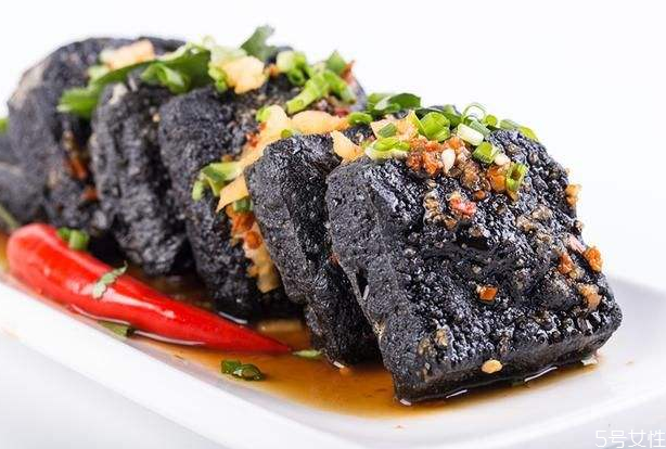 臭豆腐發(fā)霉了還能吃嗎 臭豆腐上的白毛是什么菌 臭豆腐發(fā)霉了還能吃嗎 臭豆腐上的白毛是什么菌