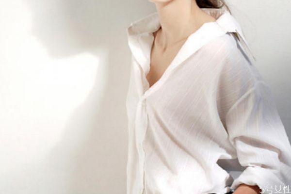 白襯衣領(lǐng)的黃漬怎么洗 白襯衫衣領(lǐng)發(fā)黃怎么洗 白襯衣領(lǐng)的黃漬怎么洗 白襯衫衣領(lǐng)發(fā)黃怎么洗