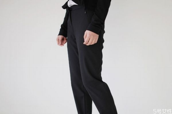 西裝褲褲線可以燙出來嗎 西褲用洗衣機(jī)洗了怎么辦 西裝褲褲線可以燙出來嗎 西褲用洗衣機(jī)洗了怎么辦