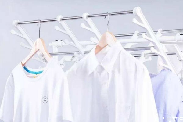 晾衣服一定要反著晾嗎 晾衣服為什么反著晾 晾衣服一定要反著晾嗎 晾衣服為什么反著晾