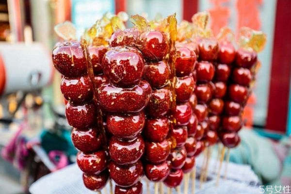 吃冰糖葫蘆有什么好處 吃冰糖葫蘆的好處和壞處 吃冰糖葫蘆有什么好處 吃冰糖葫蘆的好處和壞處