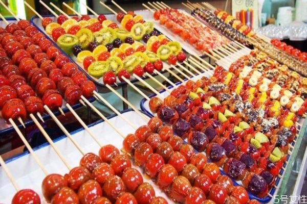 吃冰糖葫蘆有什么好處 吃冰糖葫蘆的好處和壞處 吃冰糖葫蘆有什么好處 吃冰糖葫蘆的好處和壞處