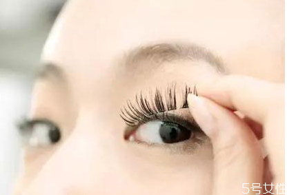 假睫毛不翹怎么辦 睫毛不翹往下塌的原因 假睫毛不翹怎么辦 睫毛不翹往下塌的原因