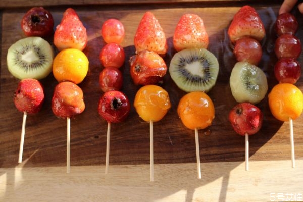 糖葫蘆是什么做的 冰糖葫蘆多久糖才會干 糖葫蘆是什么做的 冰糖葫蘆多久糖才會干