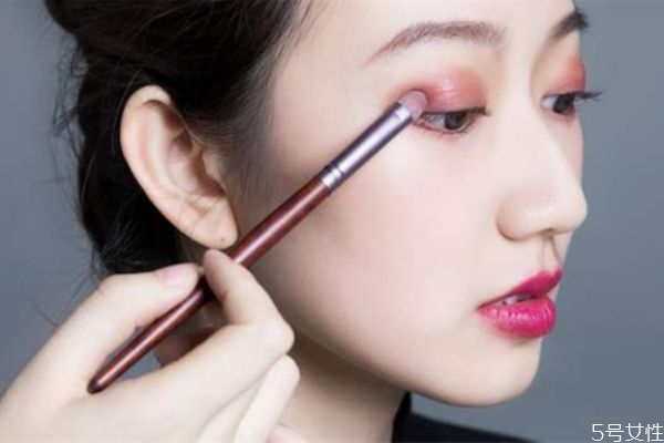 五官太集中怎么辦 五官長(zhǎng)得緊湊怎么改善 五官太集中怎么辦 五官長(zhǎng)得緊湊怎么改善