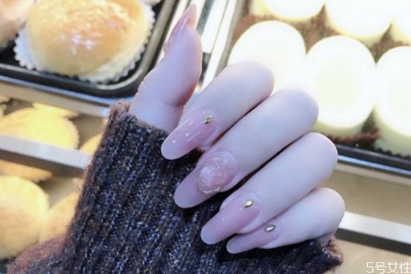 貼甲片多久就應(yīng)該卸掉 全貼甲片要不要打磨 貼甲片多久就應(yīng)該卸掉 全貼甲片要不要打磨