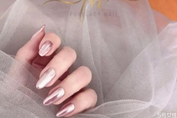 貼甲片多久就應(yīng)該卸掉 全貼甲片要不要打磨 貼甲片多久就應(yīng)該卸掉 全貼甲片要不要打磨