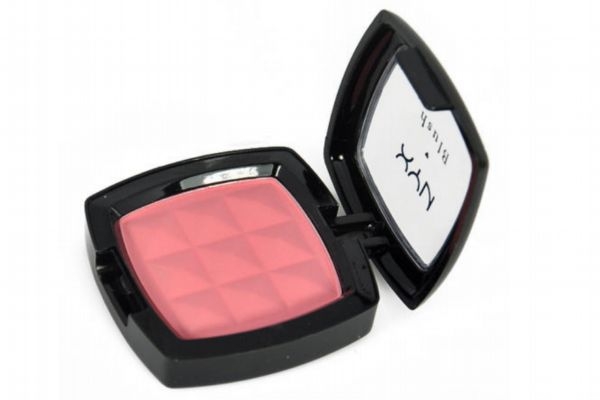 打腮紅和不打腮紅的區(qū)別 腮紅的正確打法 打腮紅和不打腮紅的區(qū)別 腮紅的正確打法