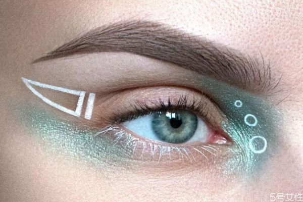 好看的創(chuàng)意妝容怎么畫 簡單又好看的創(chuàng)意妝 好看的創(chuàng)意妝容怎么畫 簡單又好看的創(chuàng)意妝