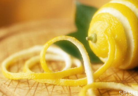 檸檬皮能吃嗎 新鮮檸檬皮怎么吃 檸檬皮能吃嗎 新鮮檸檬皮怎么吃