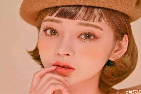 冬季妝容特點(diǎn) 冬季妝容教程 冬季妝容特點(diǎn) 冬季妝容教程