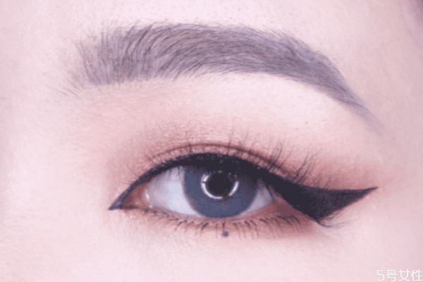 大地色歐美眼妝畫法 歐美上挑眼線畫法 大地色歐美眼妝畫法 歐美上挑眼線畫法