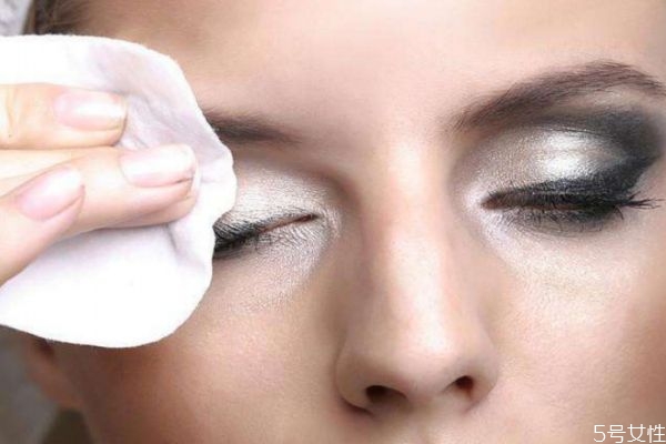 怎么判斷眼妝卸干凈沒(méi) 正確的卸眼妝步驟