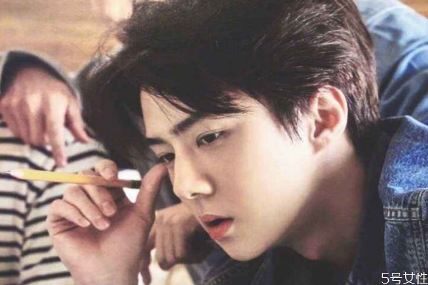 韓國男明星妝容化法教學(xué) 男生化妝四大技巧 韓國男明星妝容化法教學(xué) 男生化妝四大技巧