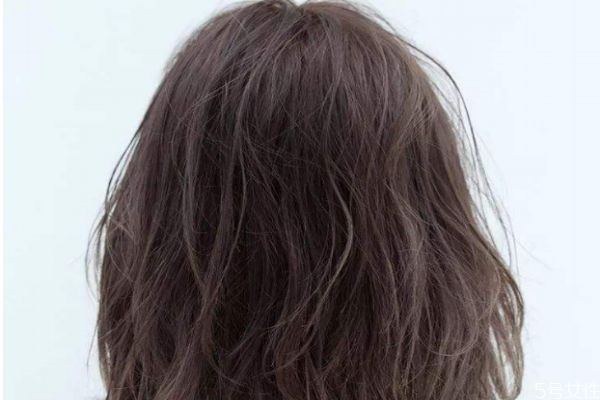 頭發(fā)可以同一天燙染嗎 燙染能一起做嗎 頭發(fā)可以同一天燙染嗎 燙染能一起做嗎