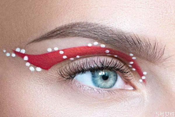 圣誕妝怎么畫 圣誕妝容教程圖片 圣誕妝怎么畫 圣誕妝容教程圖片