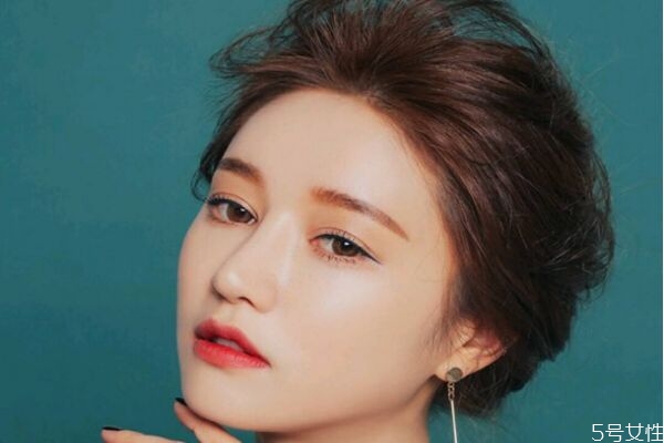 晚宴妝怎么畫 晚宴妝的畫法及步驟 晚宴妝怎么畫 晚宴妝的畫法及步驟