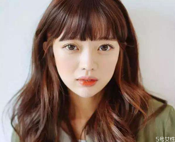 劉海老是油是怎么回事 防止劉海出油小竅門 劉海老是油是怎么回事 防止劉海出油小竅門