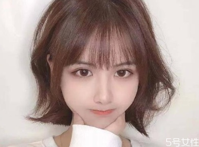 劉海老是油是怎么回事 防止劉海出油小竅門 劉海老是油是怎么回事 防止劉海出油小竅門