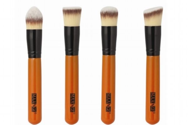 粉底刷真的比美妝蛋好用嗎 天天用粉底刷會傷皮膚嗎 粉底刷真的比美妝蛋好用嗎 天天用粉底刷會傷皮膚嗎