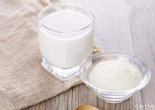 購(gòu)買駱駝奶粉的注意事項(xiàng) 喝駱駝奶的禁忌 購(gòu)買駱駝奶粉的注意事項(xiàng) 喝駱駝奶的禁忌