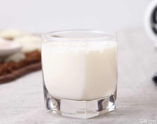 羊奶粉可以長(zhǎng)期給寶寶喝嗎 寶寶長(zhǎng)期吃羊奶粉有危害嗎 羊奶粉可以長(zhǎng)期給寶寶喝嗎 寶寶長(zhǎng)期吃羊奶粉有危害嗎