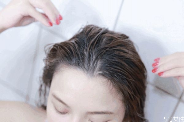 做柔順幾天可以洗頭發(fā) 做完柔順之后的禁忌 做柔順幾天可以洗頭發(fā) 做完柔順之后的禁忌